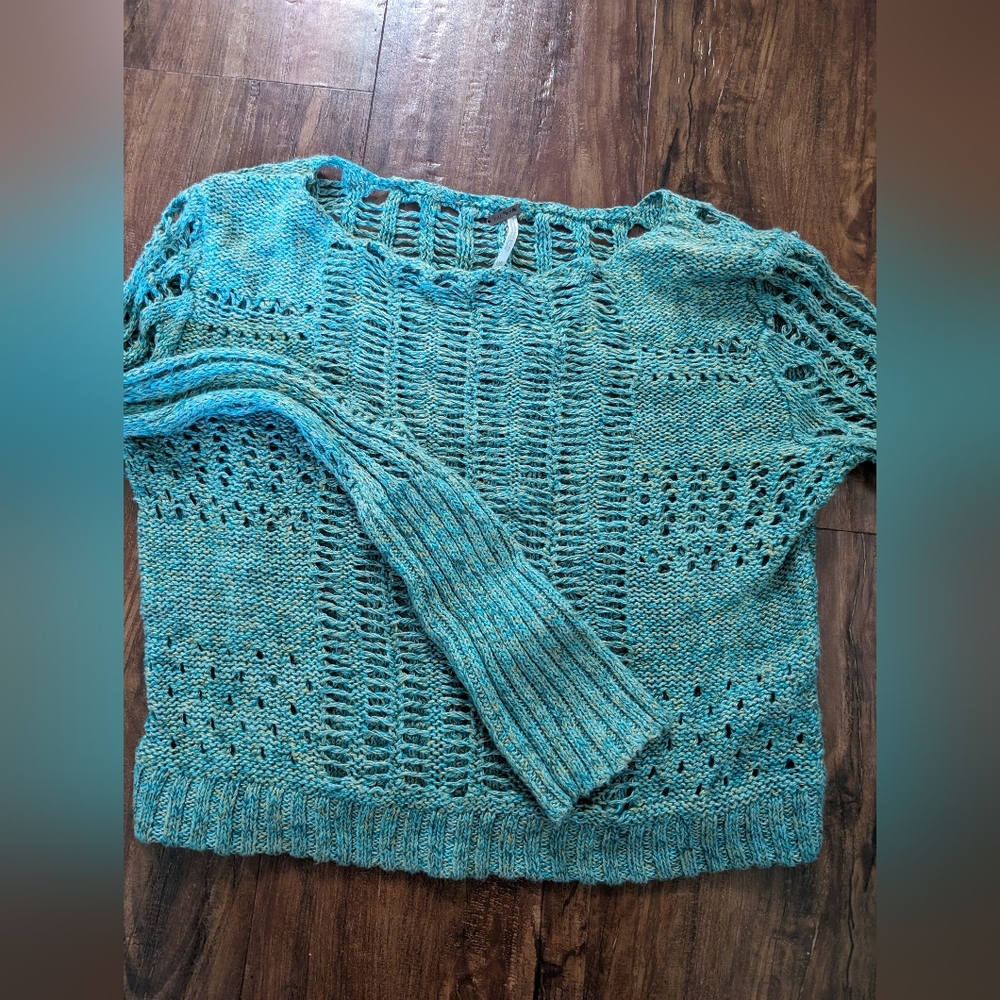 FREE PEOPLE/ XS/ SWEATER CROP STYLE